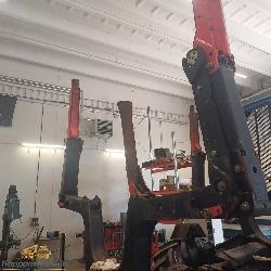 Komatsu 875