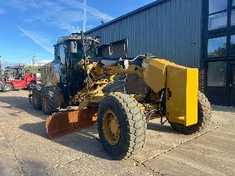 CAT 140 M AWD