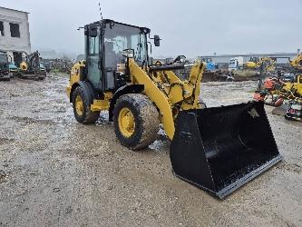 CAT 906M