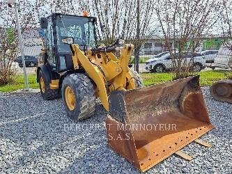CAT 906M