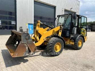 CAT 906M