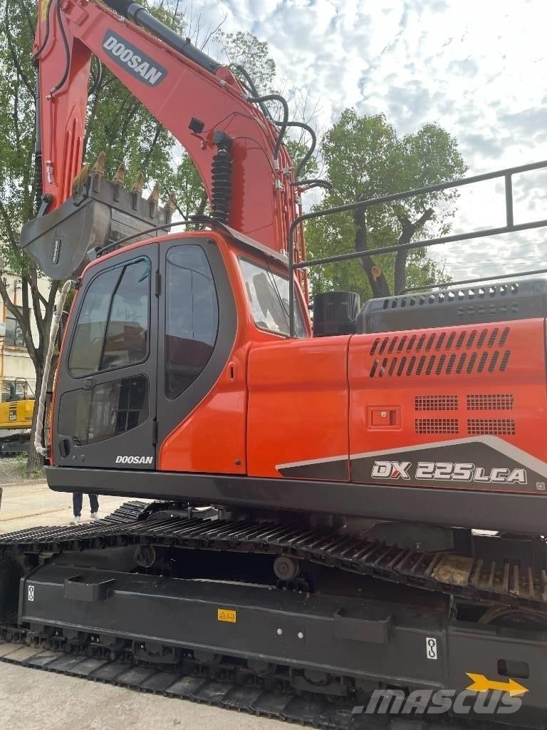 Doosan DX 225 Escavadoras Midi 7t - 12t