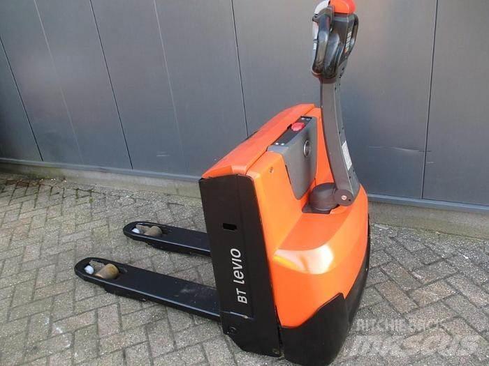 Toyota LWE 140 Porta palettes
