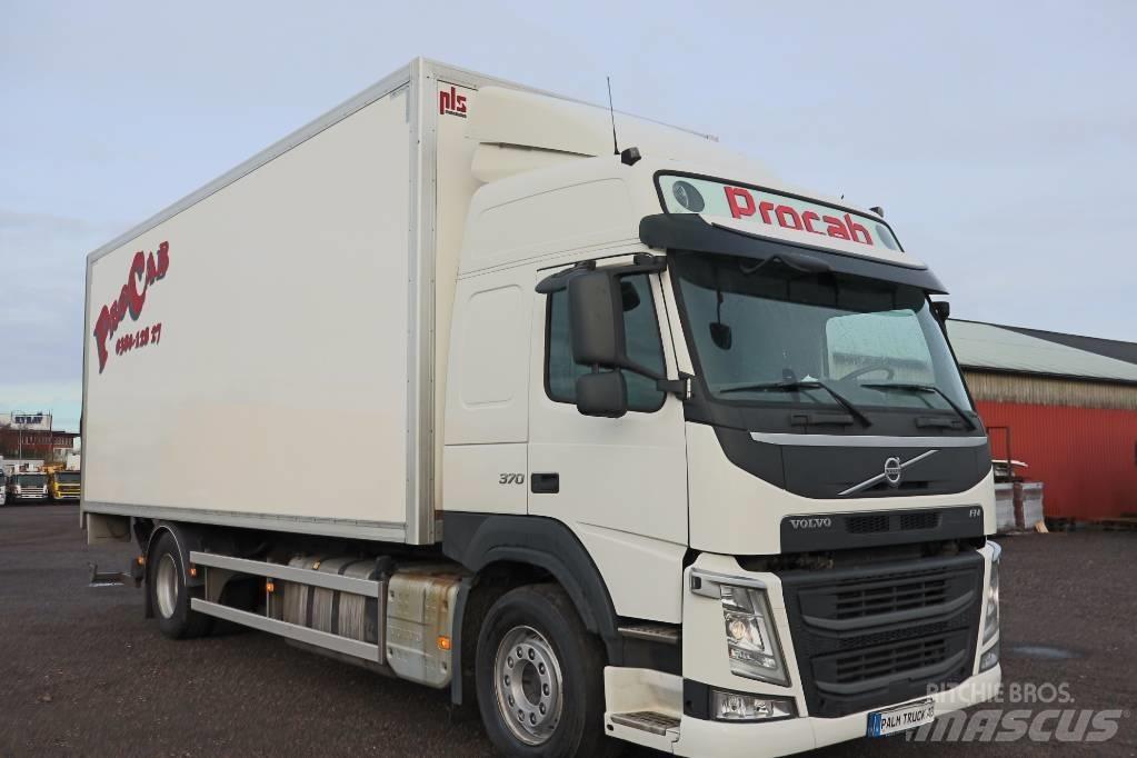 Volvo FM Serie 3722 Caminhões de caixa fechada