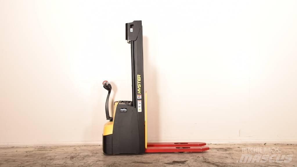 Hyster S 1.2 Empilhador para operador externo