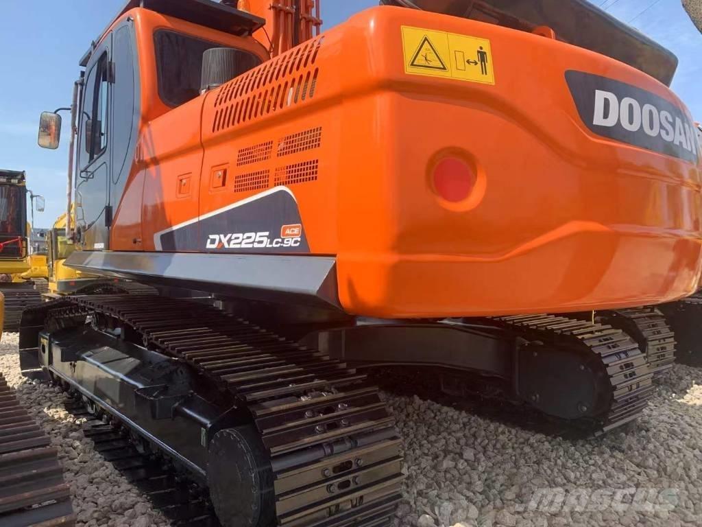 Doosan DX 225 Escavadeiras de esteiras