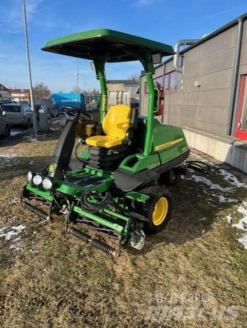 John Deere 7200 A Corta-Relvas Fairway