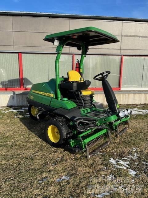 John Deere 7200 A Corta-Relvas Fairway