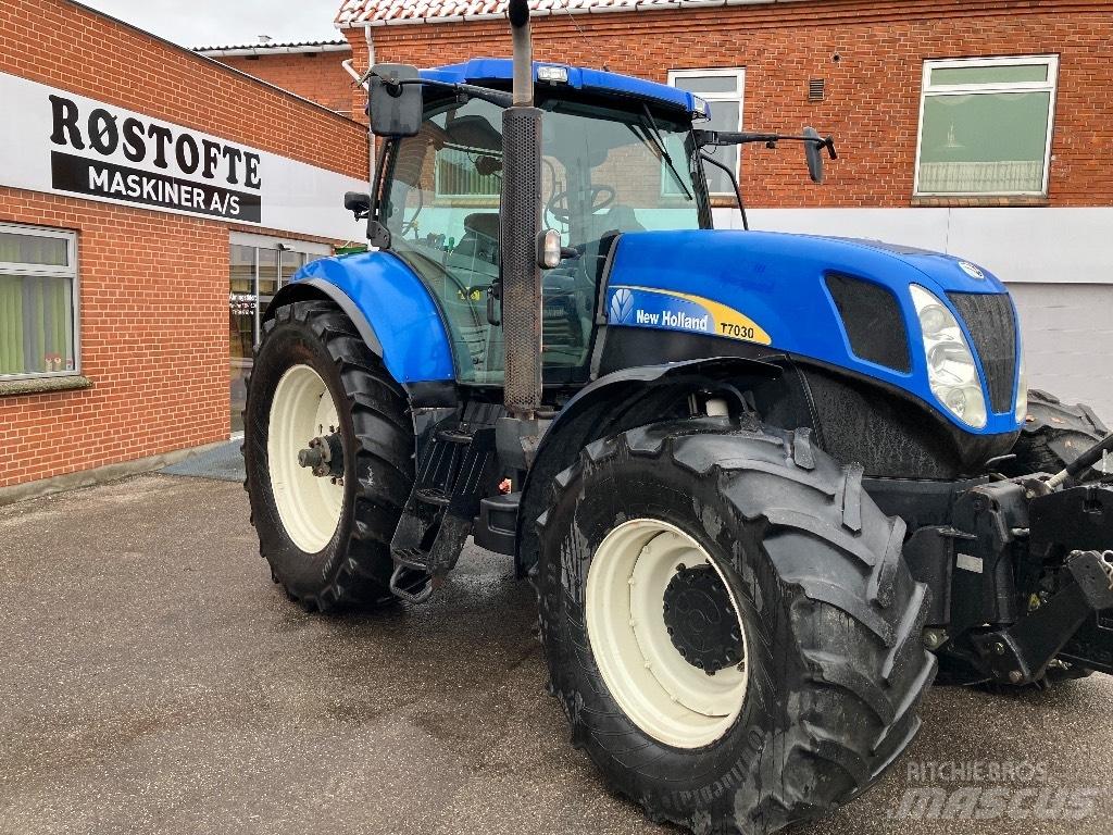New Holland T 7030 Tratores Agrícolas usados