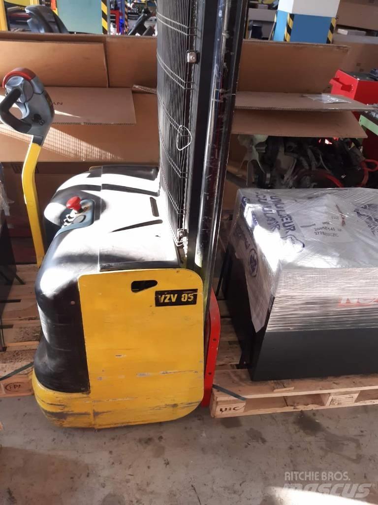 Hyster S 1.2 Empilhador para operador externo