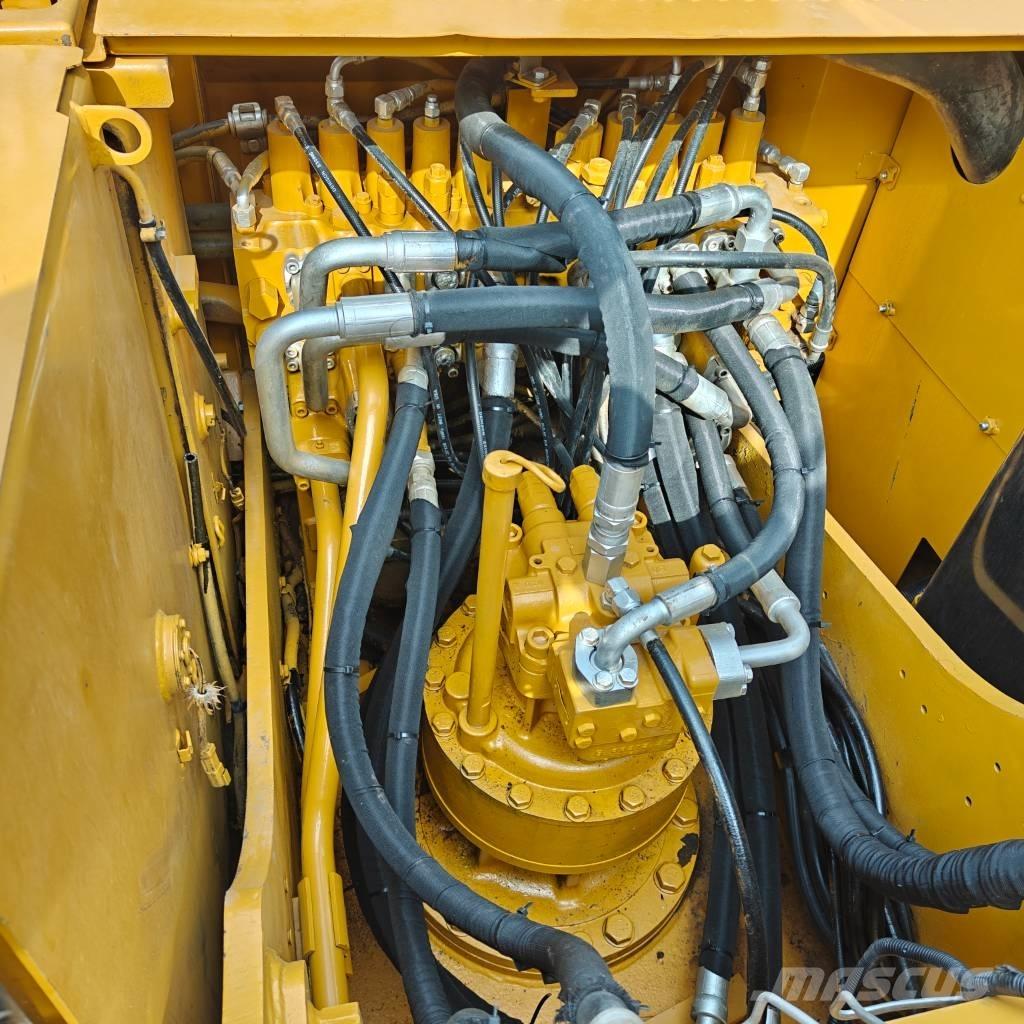 CAT 323D2 Escavadeiras de esteiras