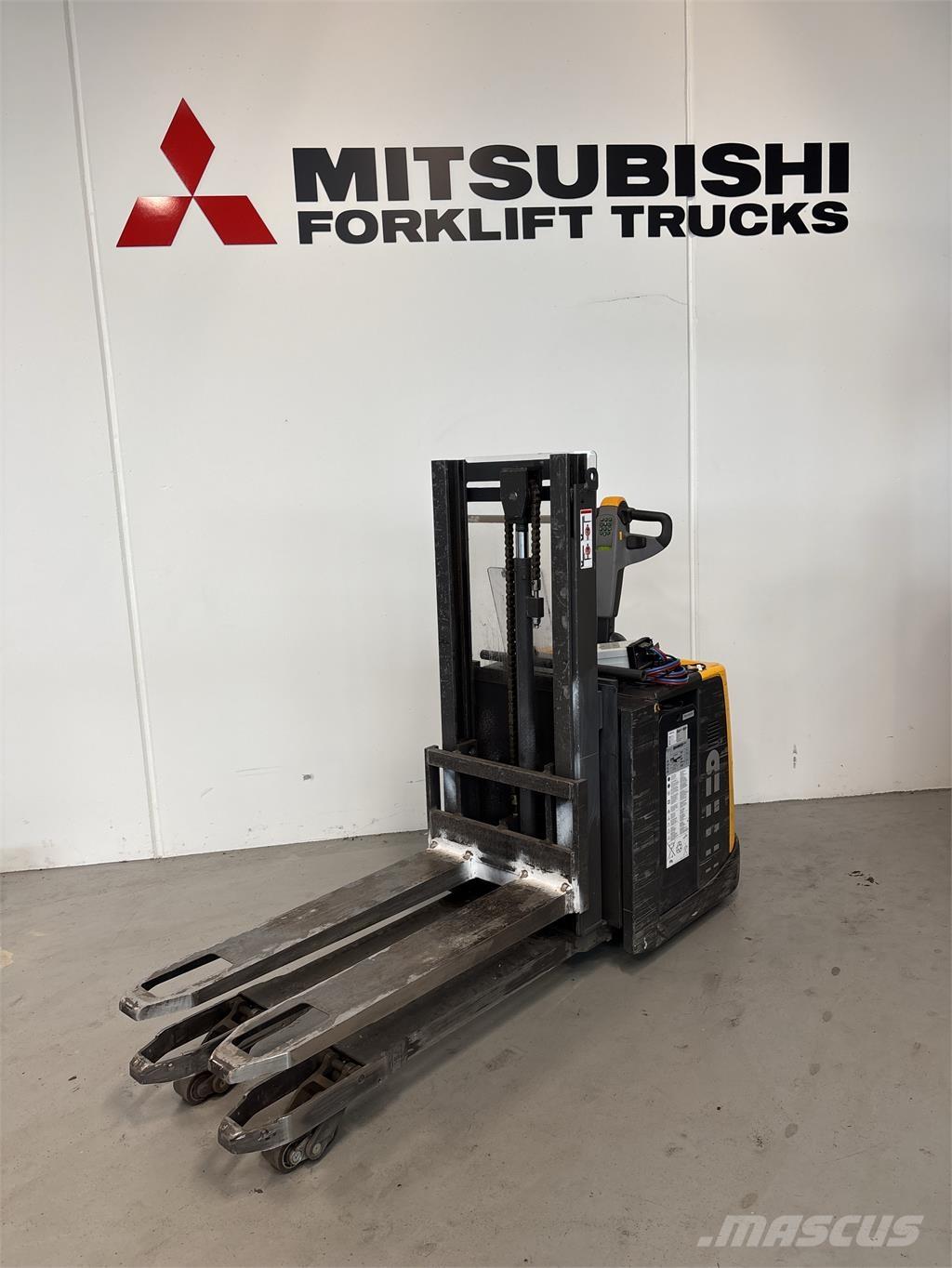 Atlet PDP200 Self propelled stackers