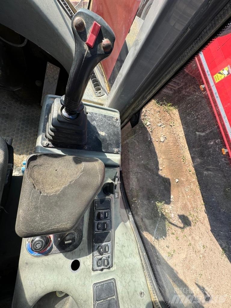 Hitachi LX 210 E Carregadeiras de rodas