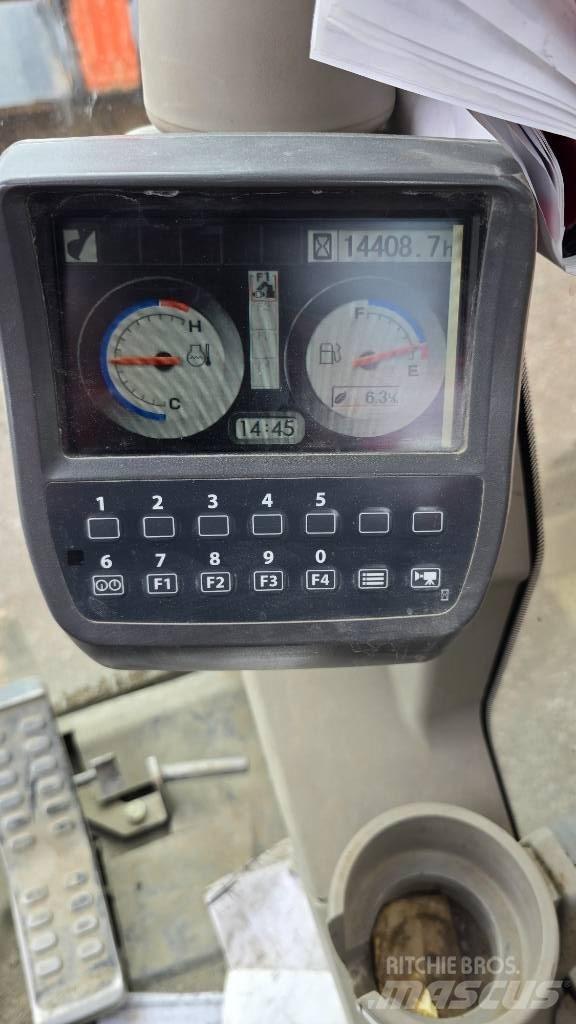 Hitachi ZX225USRLC-3 Escavadeiras de esteiras