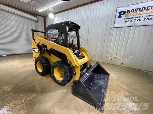 CAT 242D Minicarregadeiras