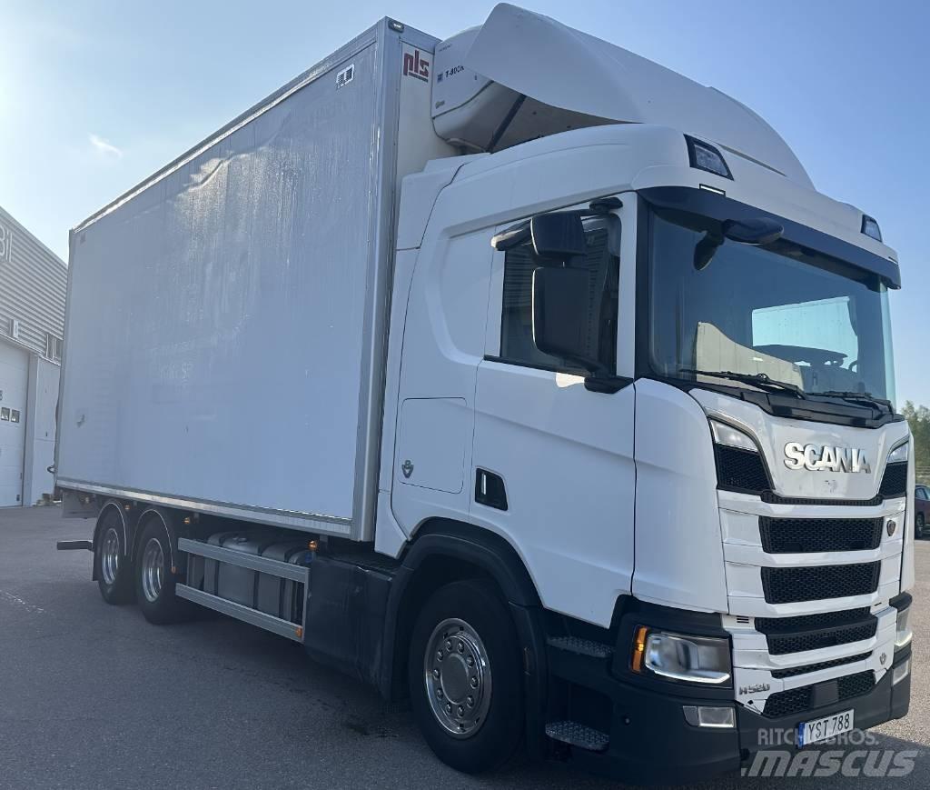 Scania R520B6X2NB Caminhões de caixa fechada