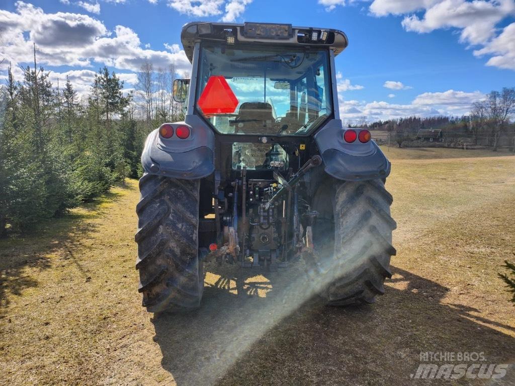 Valtra M 120 Tratores Agrícolas usados