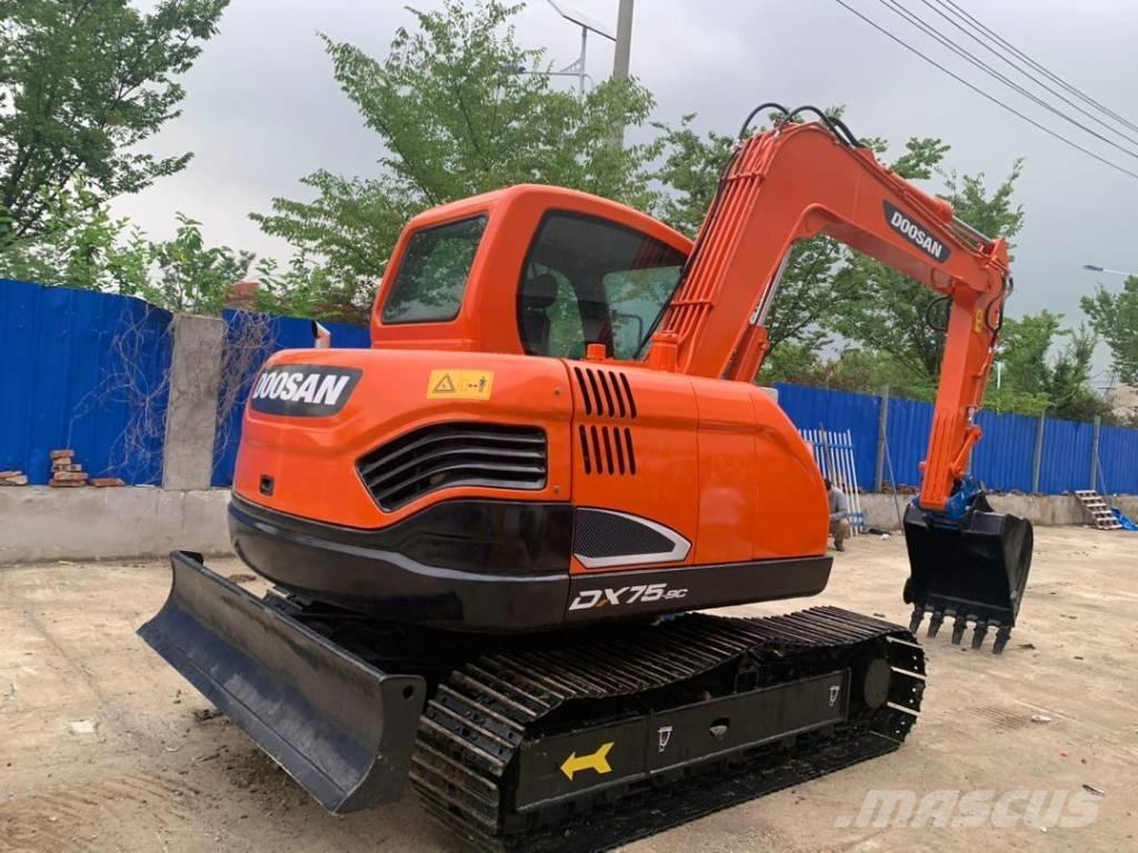 Doosan DX 75-9 C Escavadoras Midi 7t - 12t