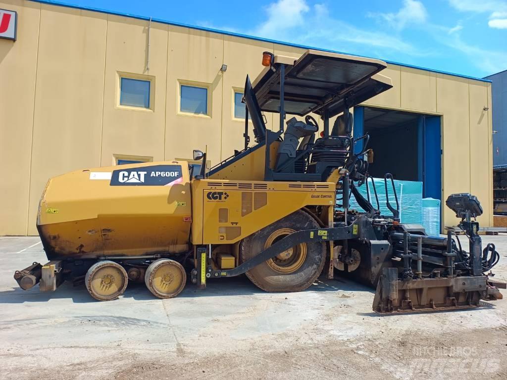 CAT AP 600F Espalhadoras de asfalto