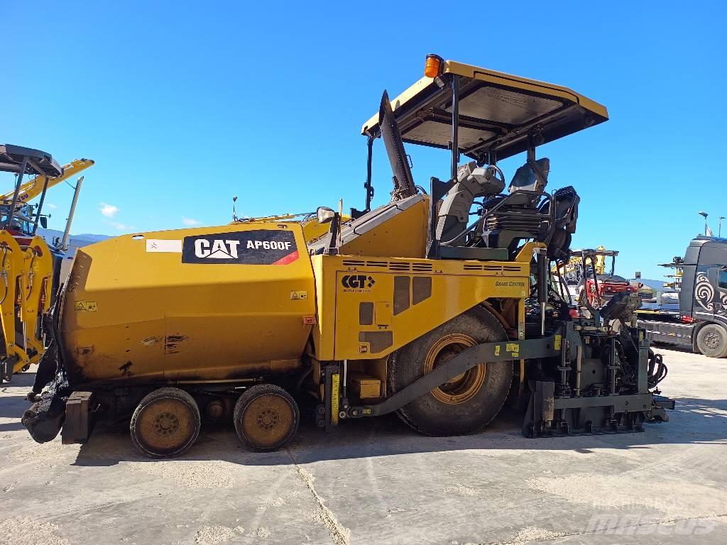 CAT AP 600F Espalhadoras de asfalto
