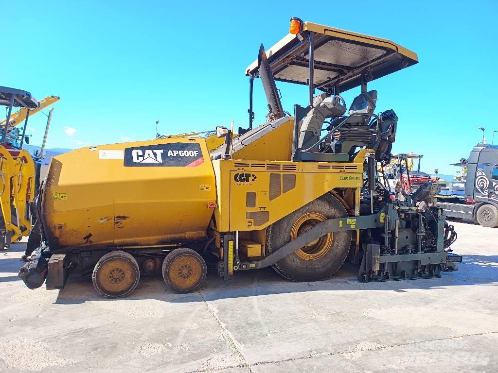 CAT AP 600F Espalhadoras de asfalto