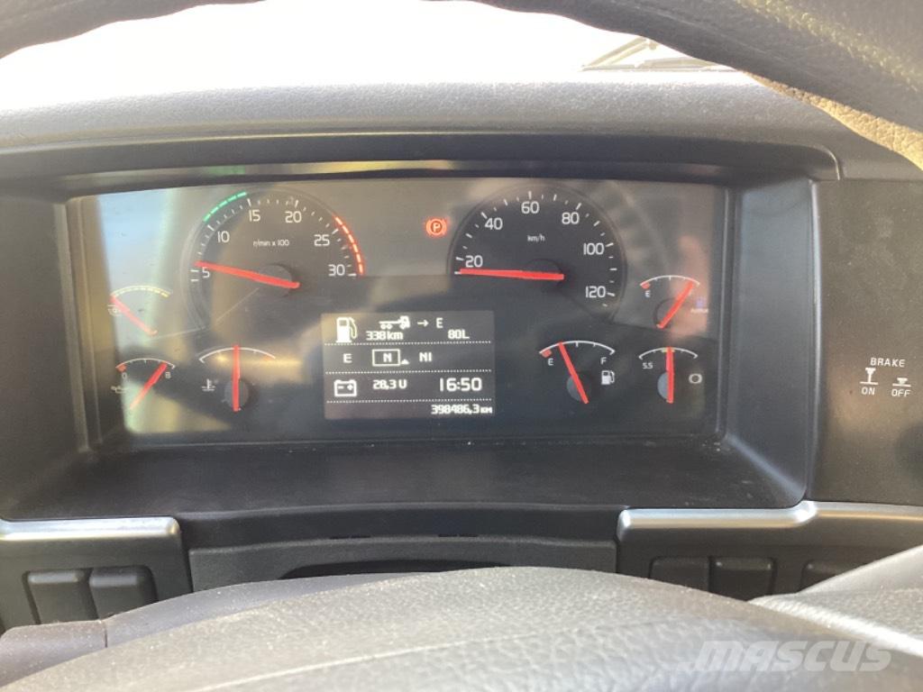 Volvo FM 330 Caminhões de caixa fechada