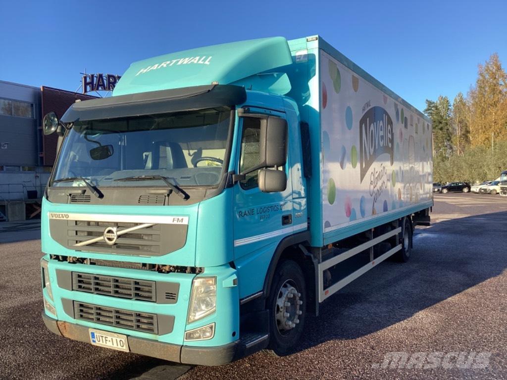 Volvo FM 330 Caminhões de caixa fechada