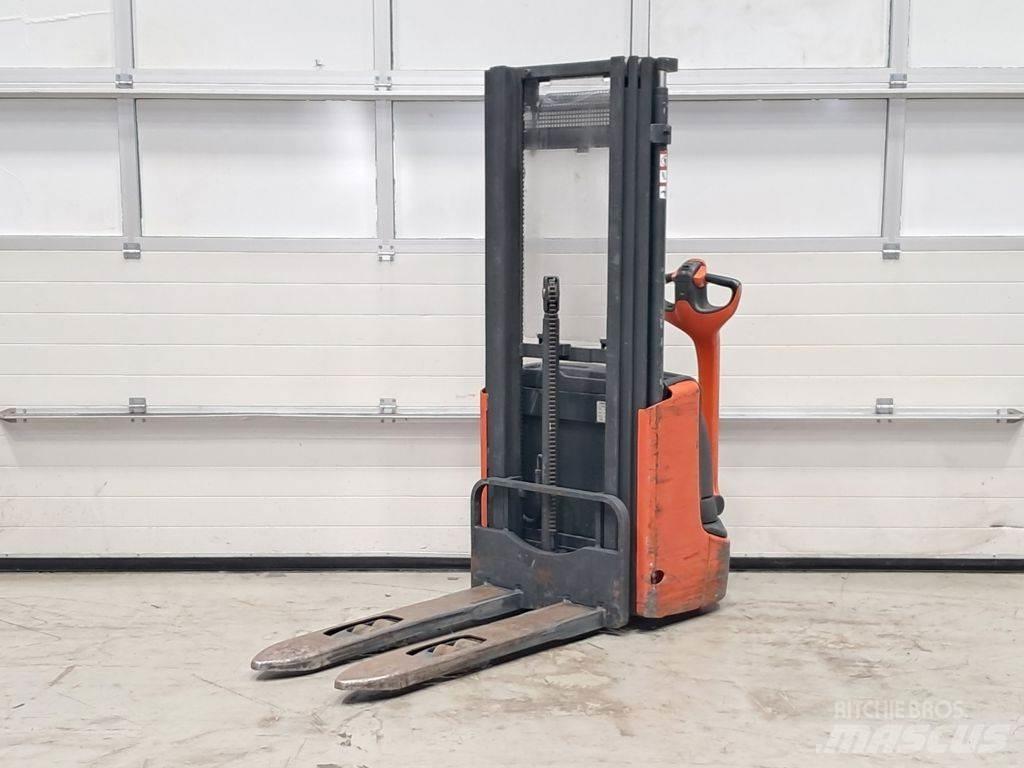 Linde L12 Empilhador para operador externo
