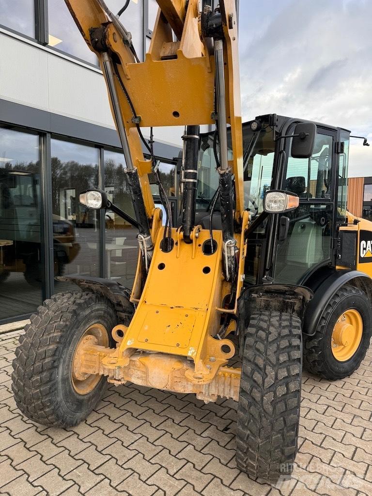 CAT 906M Carregadeiras de rodas