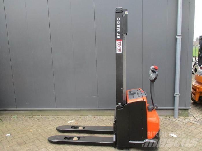 BT SWE 100 Empilhador para operador externo