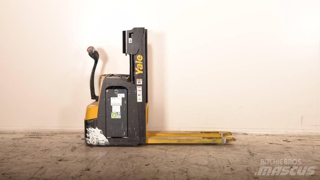 Yale MS 14 AC Empilhador para operador externo