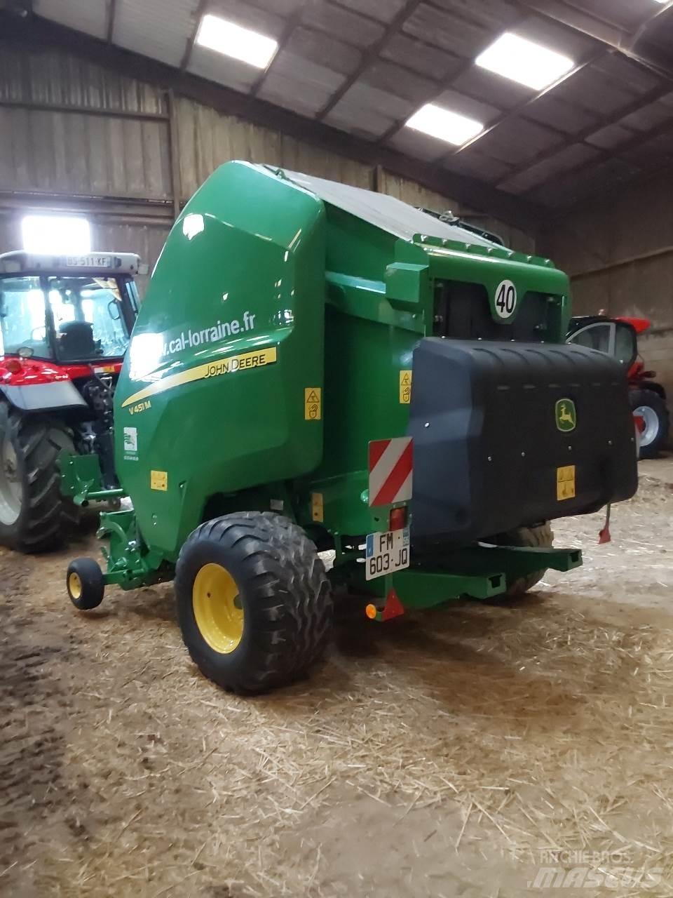 John Deere V 451 M Enfardadeira de rolos