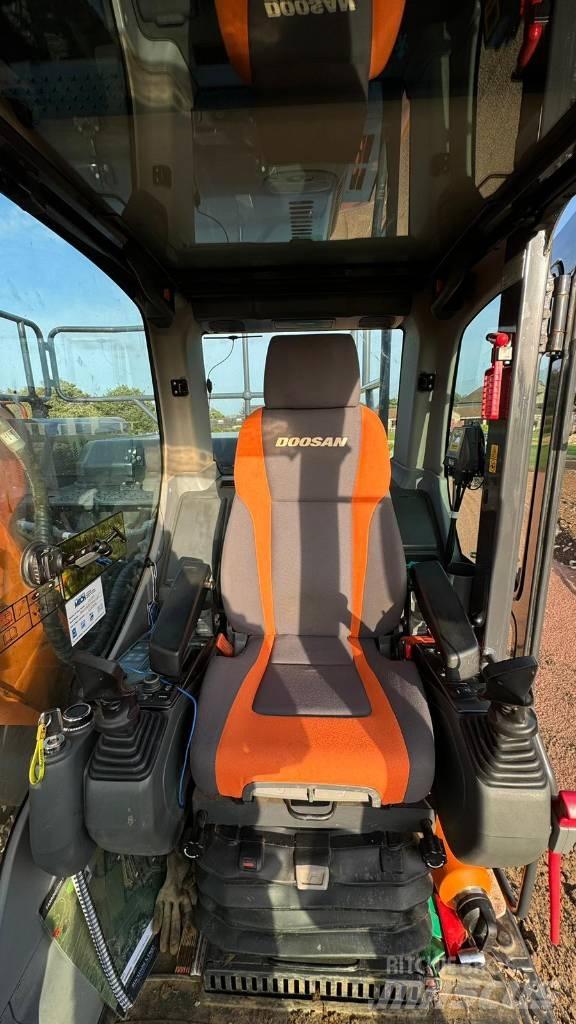 Doosan DX140LC-5 Escavadeiras de esteiras