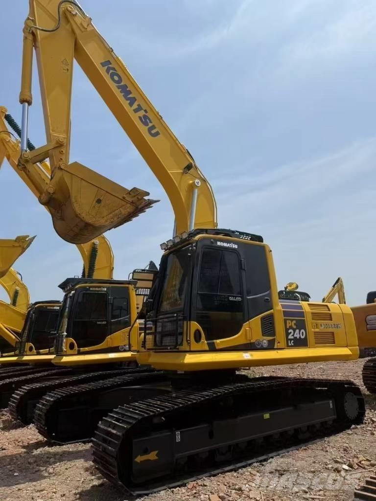 Komatsu 240LC-8 Escavadeiras de esteiras