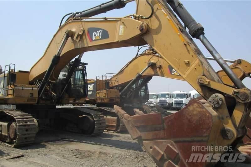 CAT 385C Miniescavadeiras