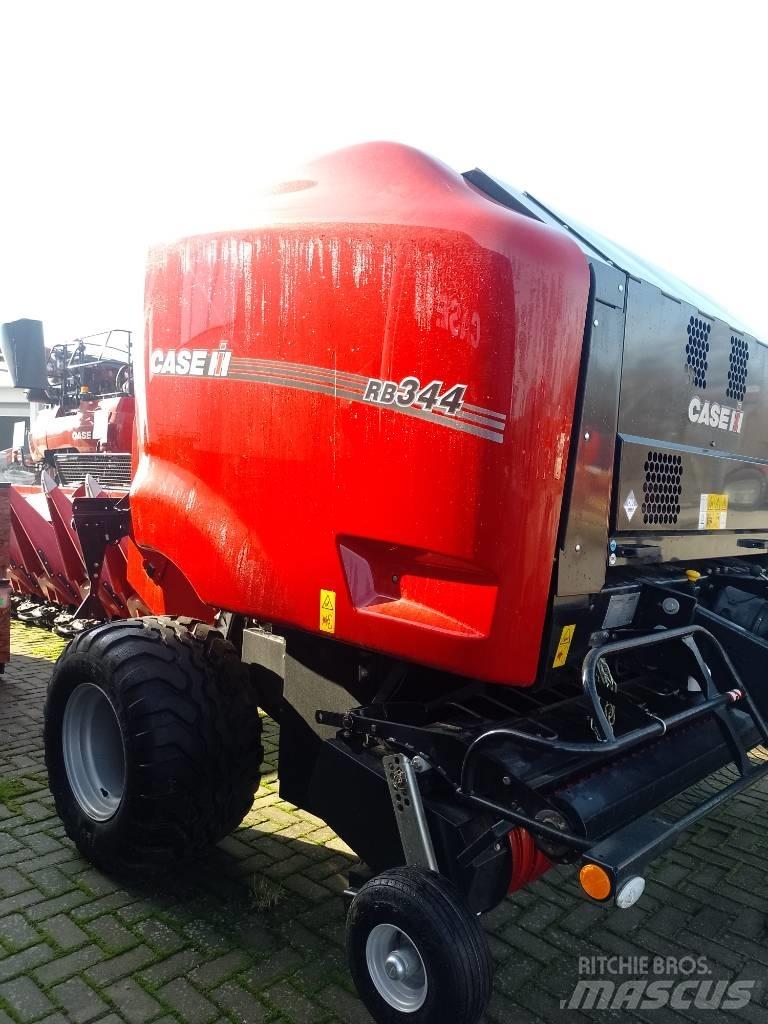 Case IH RB 344 Enfardadeira de rolos