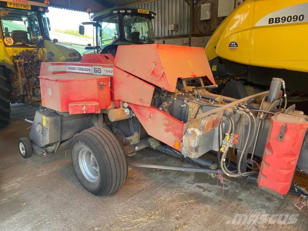 Massey Ferguson 1842 Enfardadeira de fardos quadrados