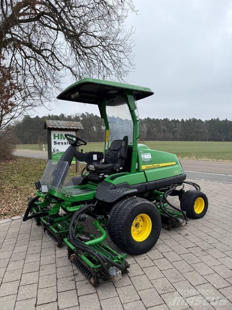 John Deere 8700 A Corta-Relvas Fairway