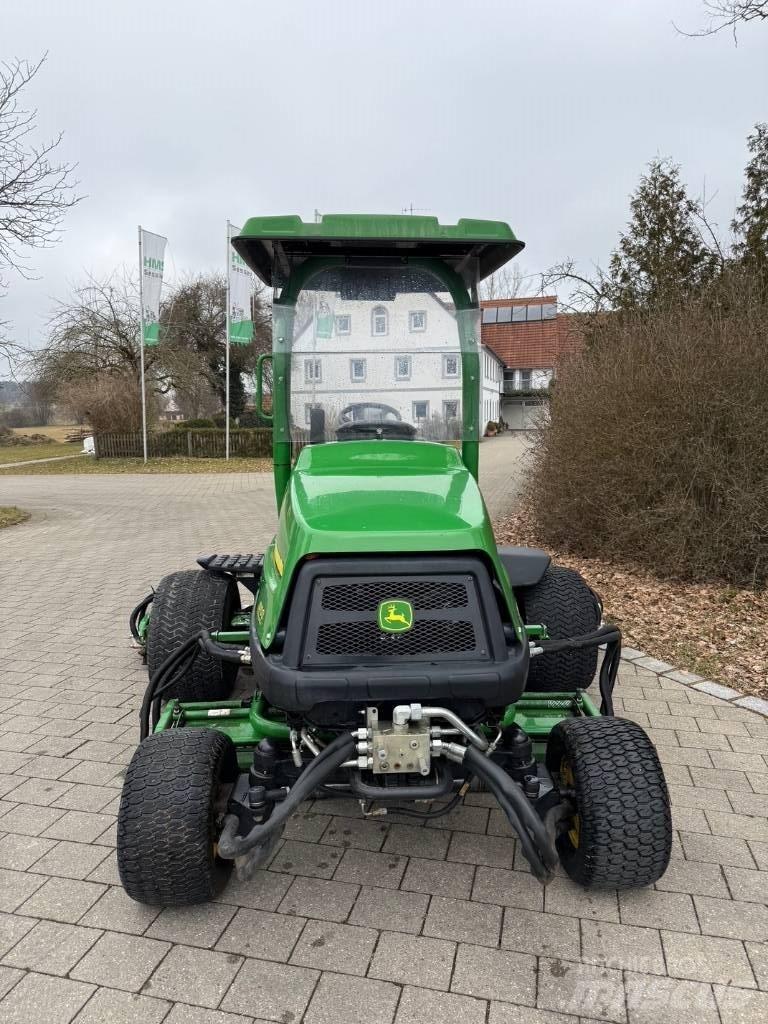 John Deere 8700 A Corta-Relvas Fairway