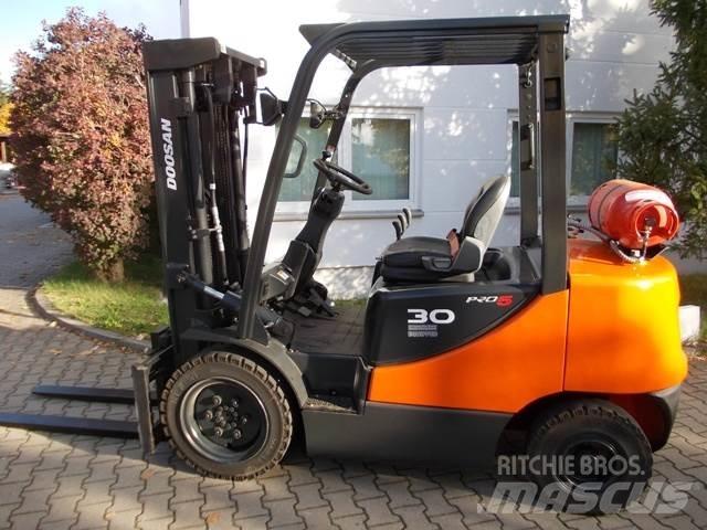 Doosan G 30 E Empilhadores a gás