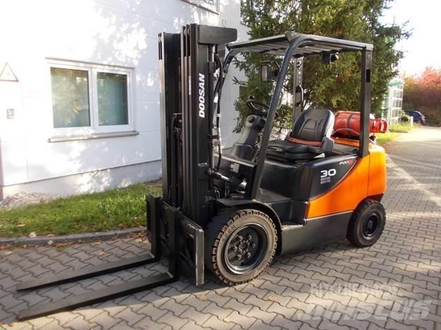 Doosan G 30 E Empilhadores a gás