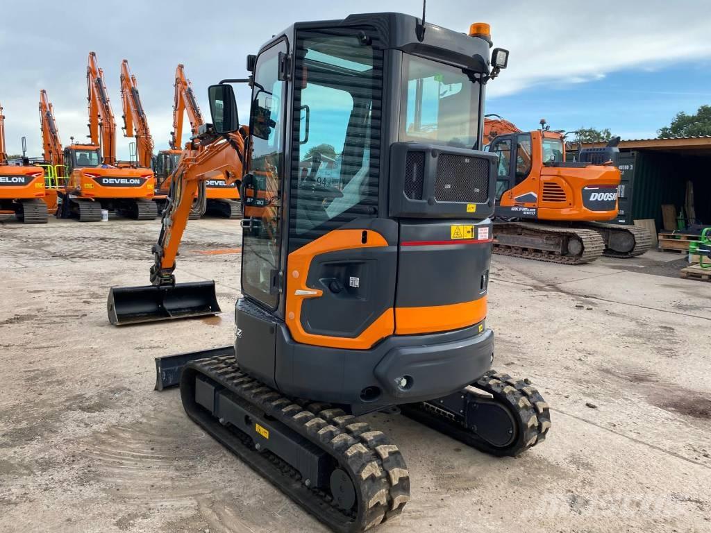 Develon DX 27 Z-7 Miniescavadeiras