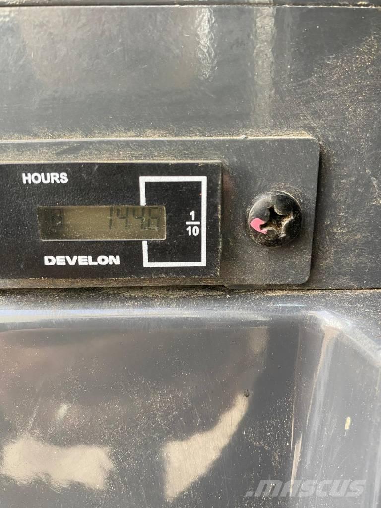 Develon DX 27 Z-7 Miniescavadeiras