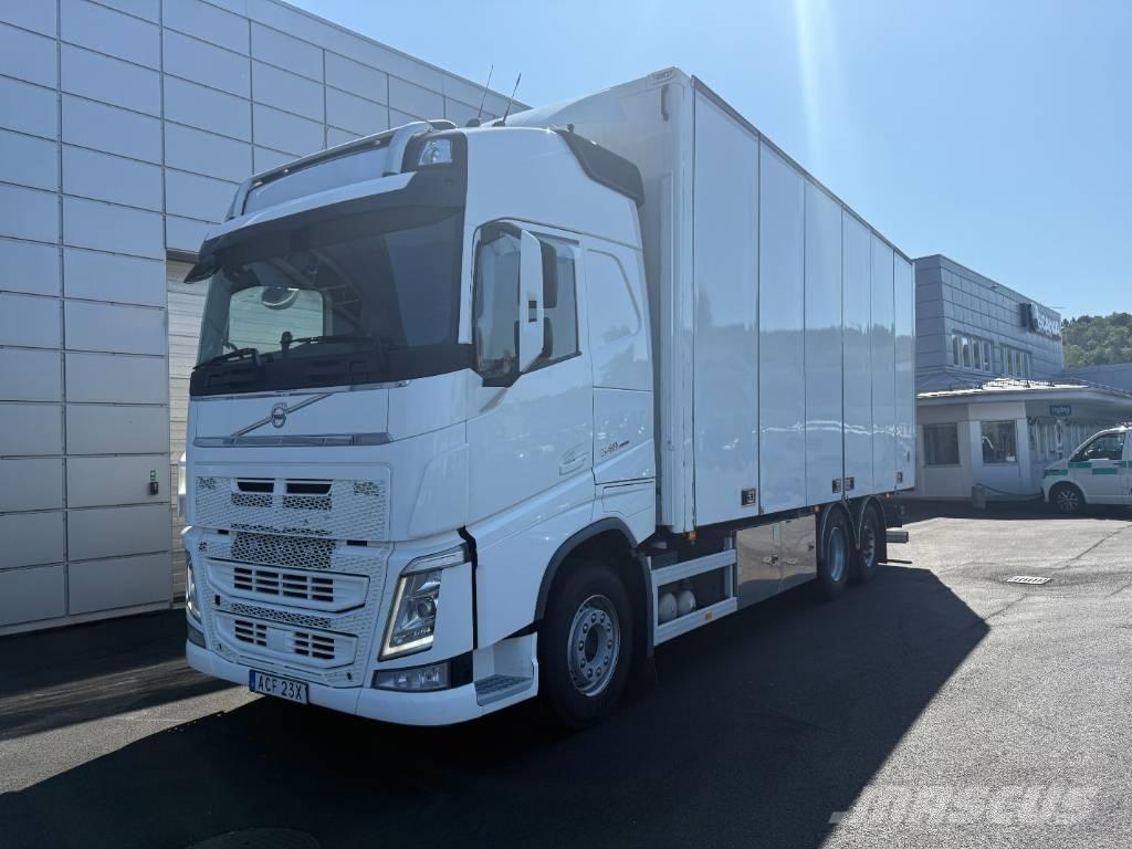 Volvo FH 540 6x2 Caminhões de caixa fechada