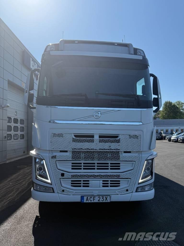 Volvo FH 540 6x2 Caminhões de caixa fechada