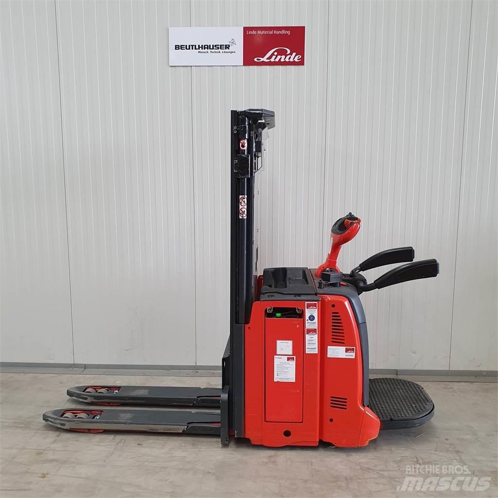 Linde D12AP Empilhador para operador externo