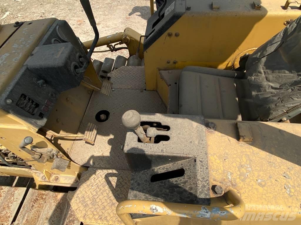 Komatsu D21P-6 Dozers - Tratores rastos