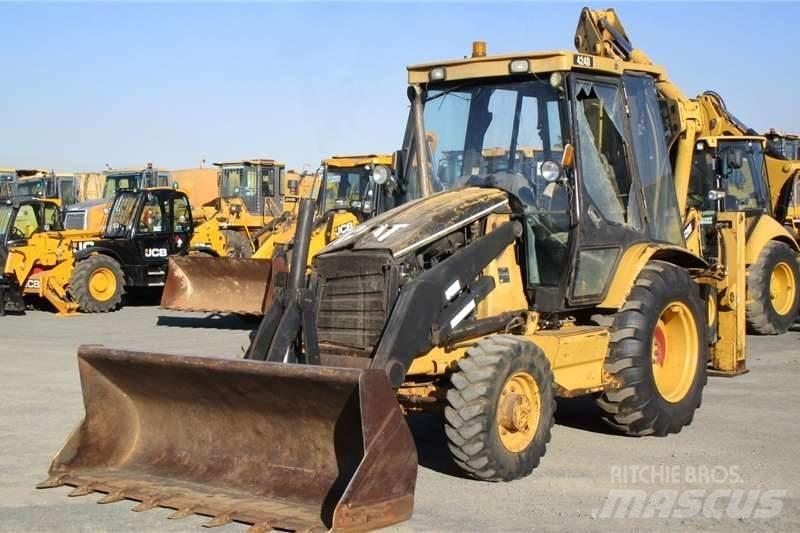 CAT 424D Retroescavadeiras