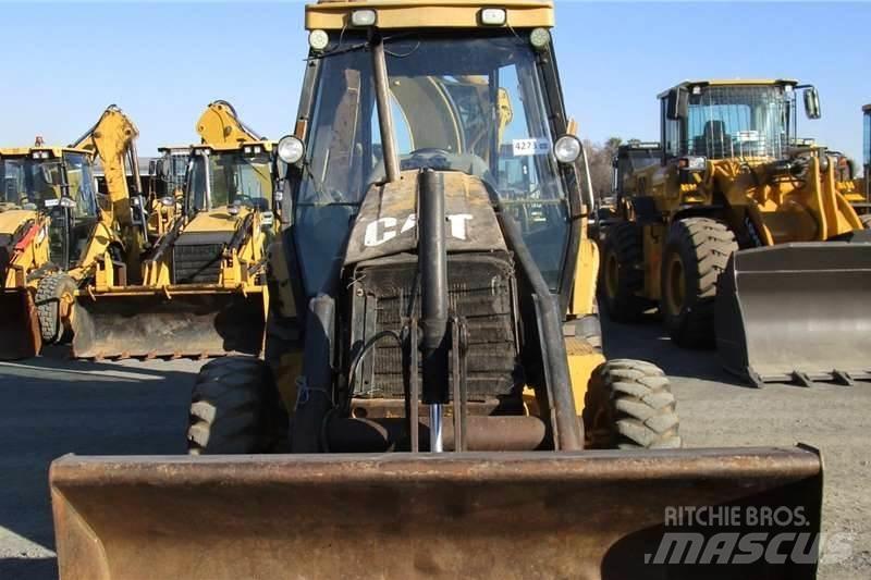 CAT 424D Retroescavadeiras