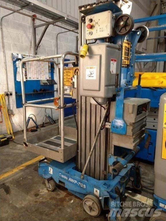 Genie AWP 30 DC Plataformas de Mastro Vertical